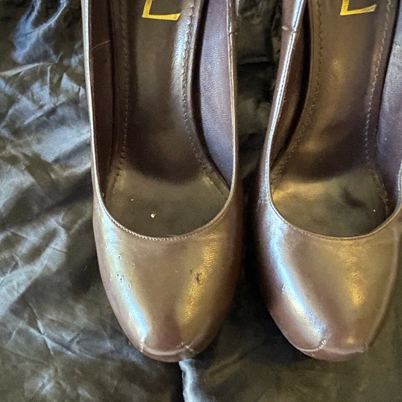 YSL Tribtoo Leather Platform Pumps - Picture 11 of 14